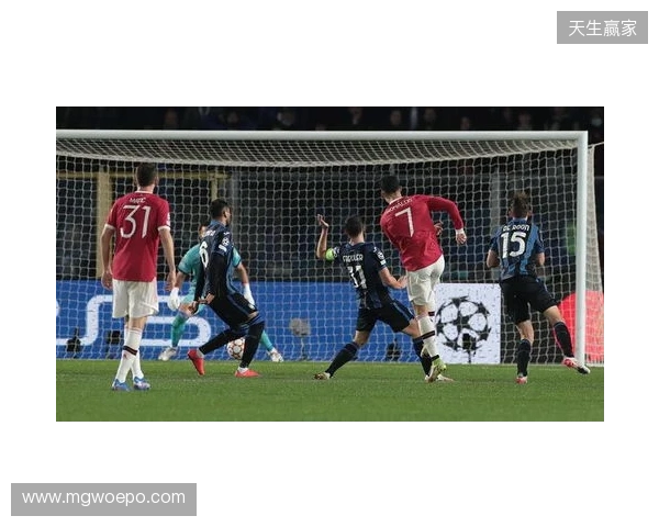 记者：因下赛季很大概率有欧冠踢，曼联想B费再至少留队1年